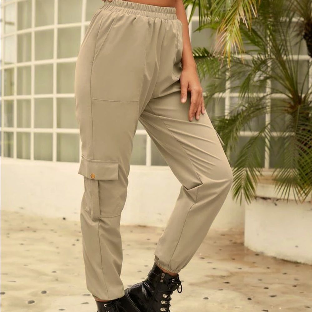 flap pocket cargo pants